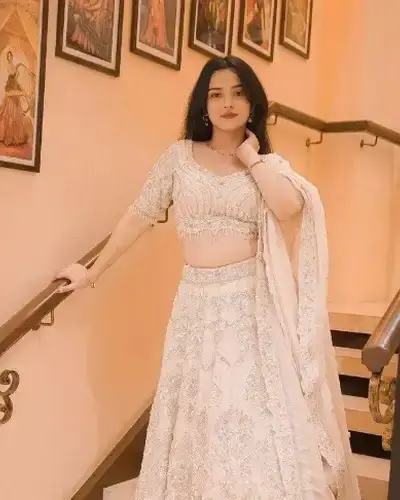 Escort Ghumarwin